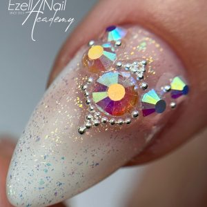 Babyboomer forme amande réaliser en formation par une eleve de la ezella nail academy situé a lille pour les formations professionnels